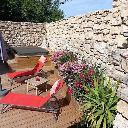 Chez Daniele Chambre Avec Jacuzzi Et Terrasse Privee Murs  Eksteriør billede