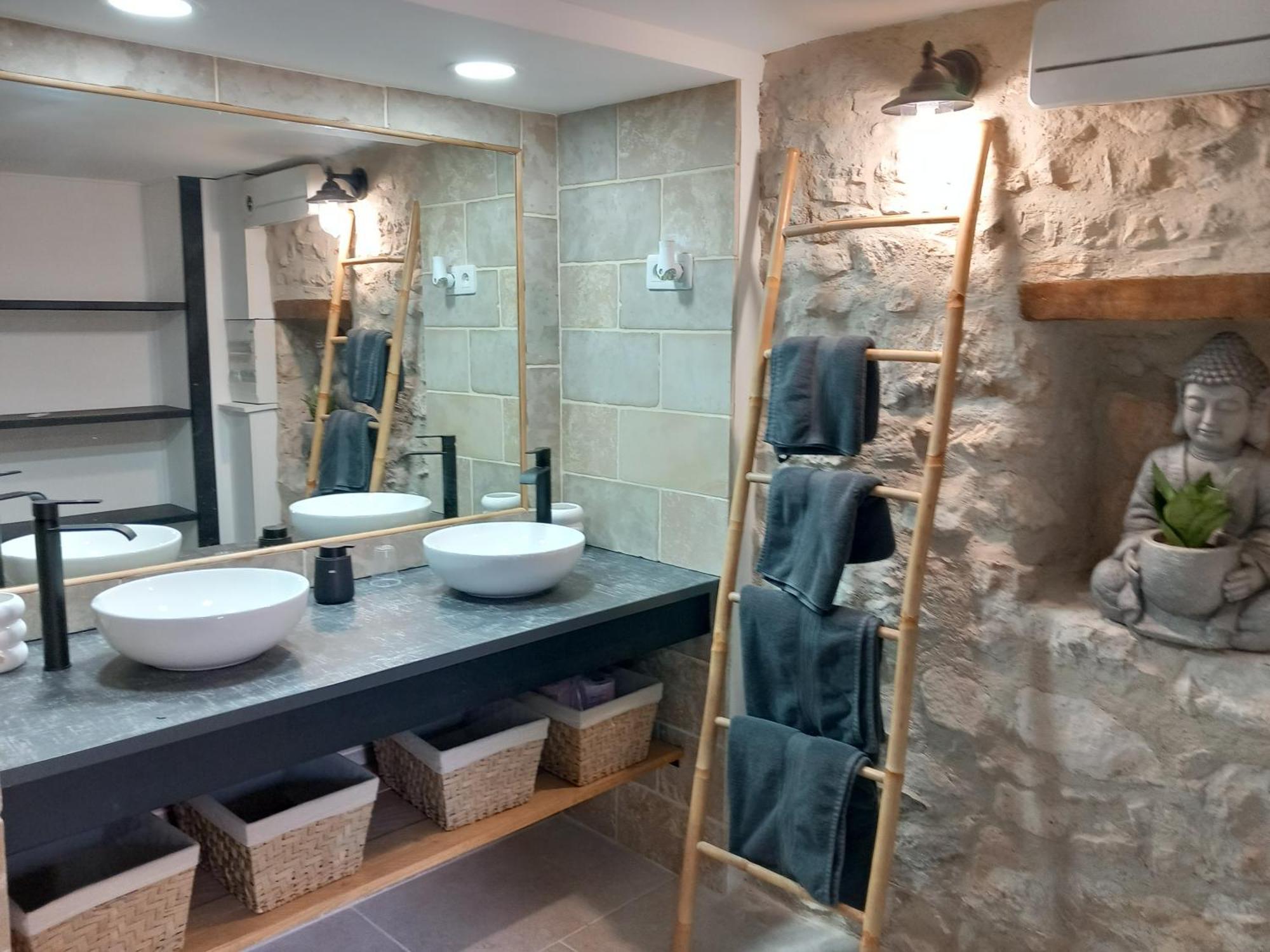 Chez Daniele Chambre Avec Jacuzzi Et Terrasse Privee Murs  Eksteriør billede