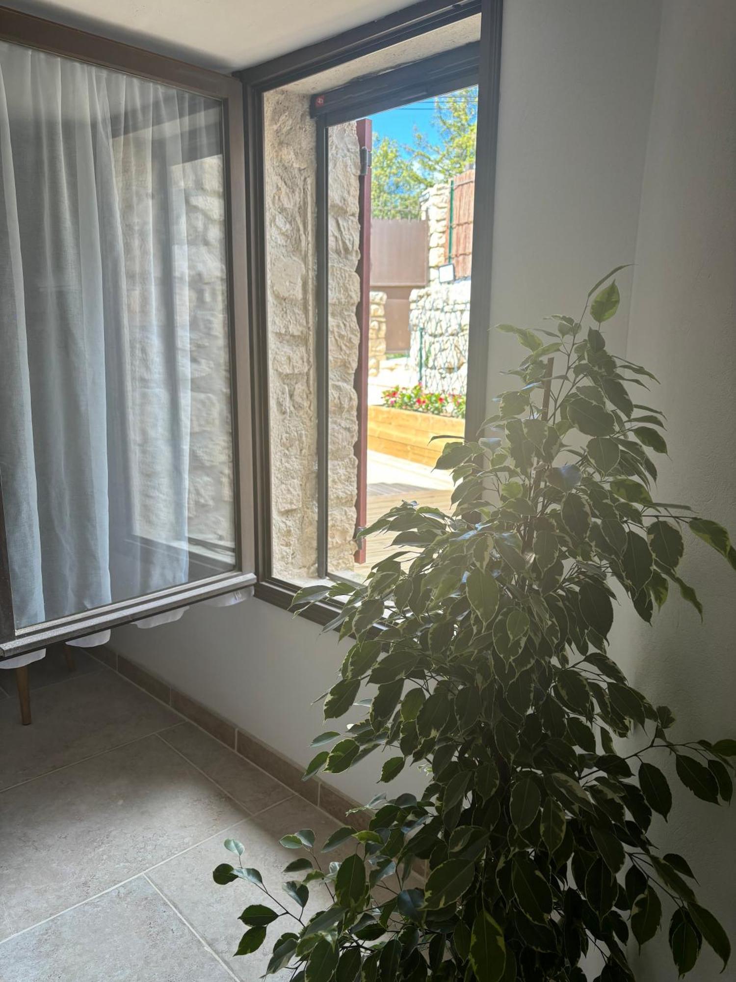 Chez Daniele Chambre Avec Jacuzzi Et Terrasse Privee Murs  Eksteriør billede